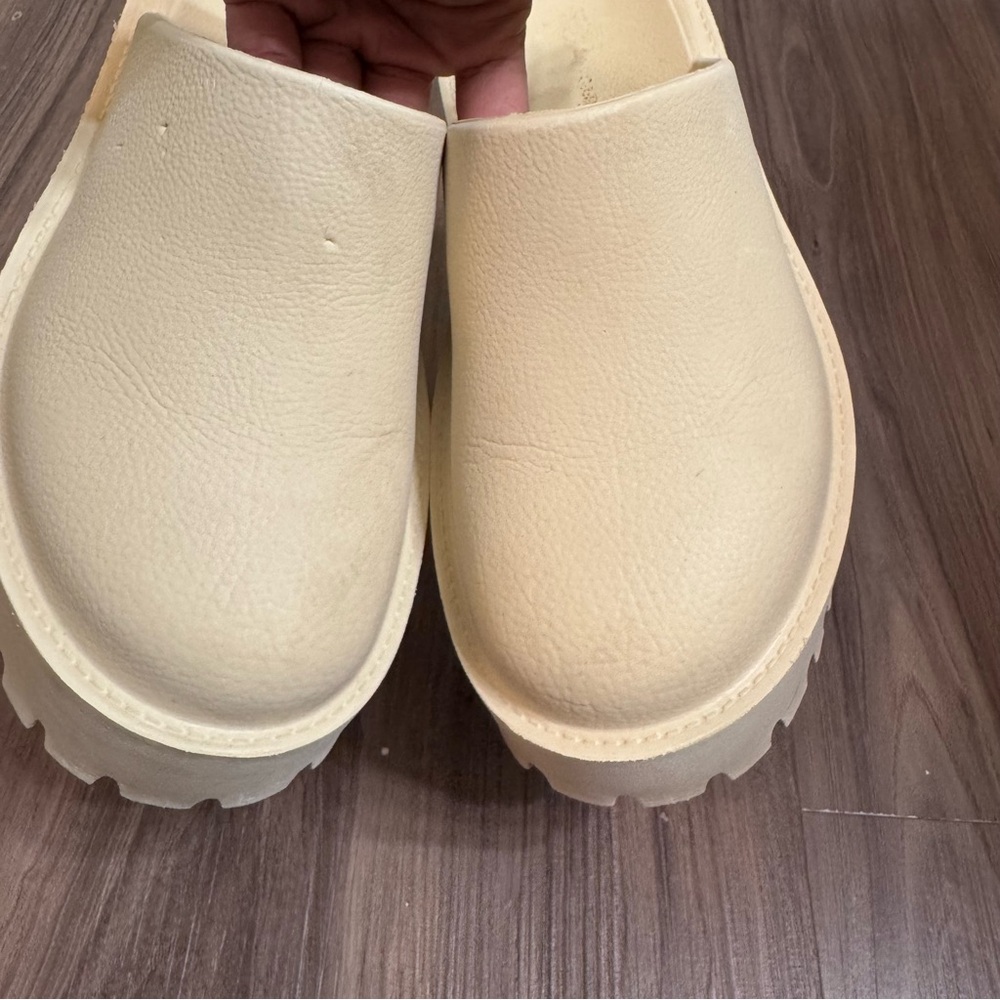 Jeffrey Campbell Bae Lug Sole Platform Clogs - Picture 5 of 14